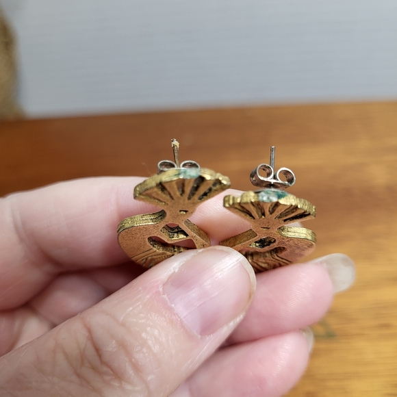 Vintage Brass Tone Metal Kokopelli Pierced Earrings - Picture 11 of 12